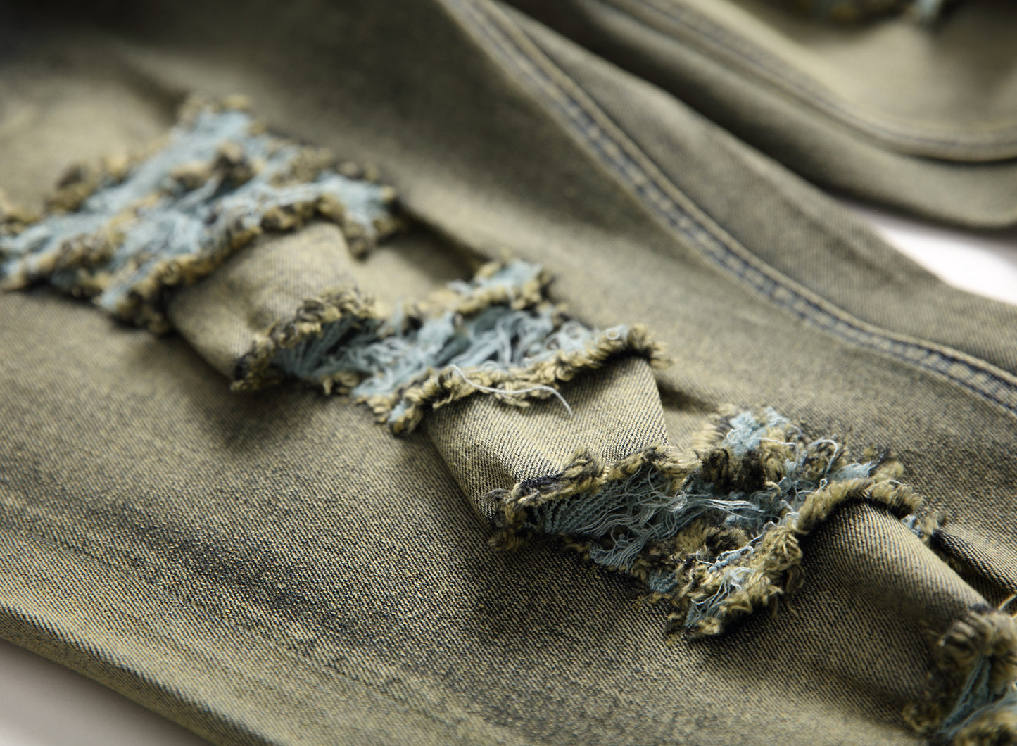 Men's Fashion And Comfort Ripped Jeans